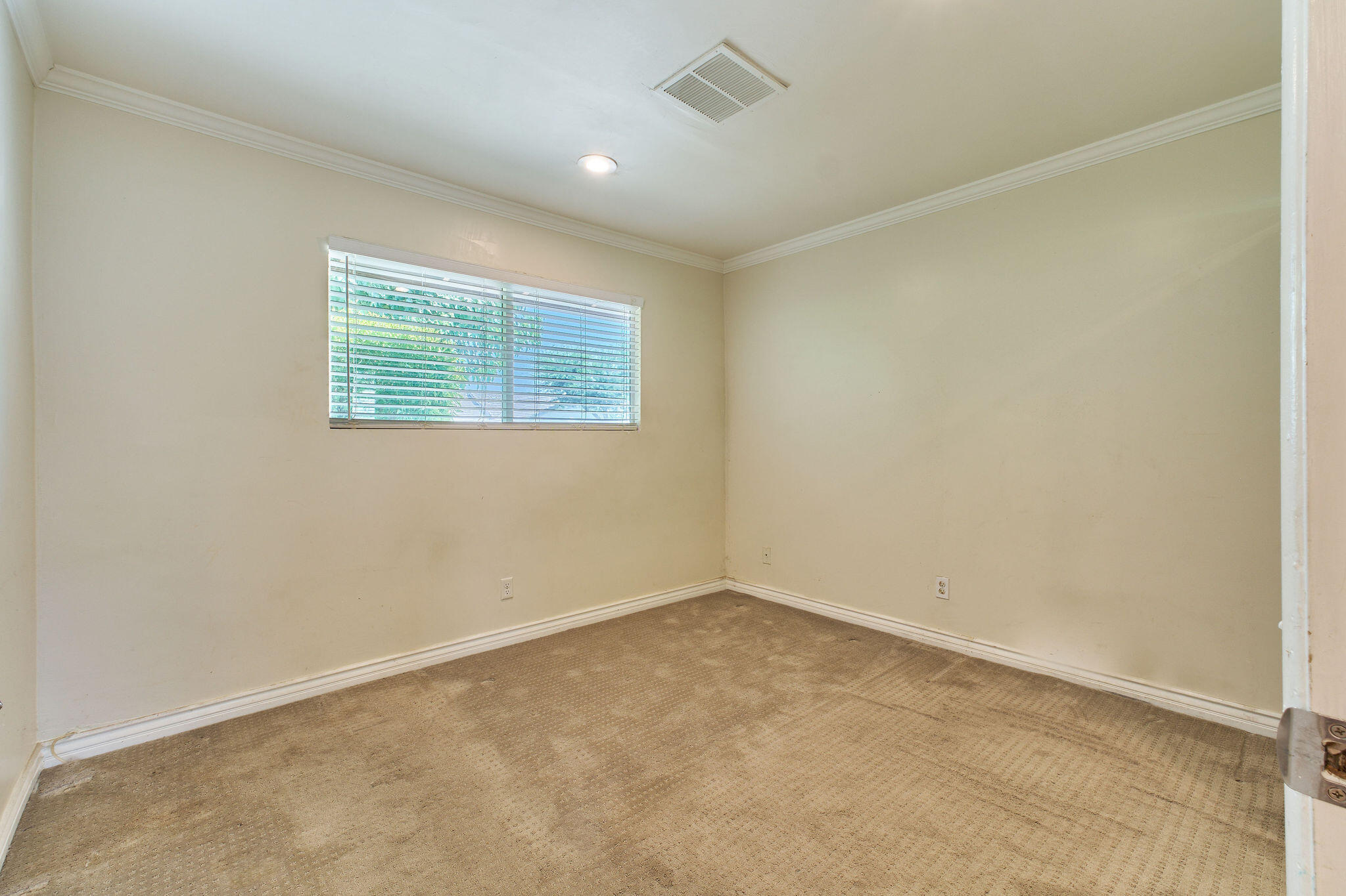 83175 Rue Paray Thermal, CA 92274 - Photo 28 of 44 an empty room with a window