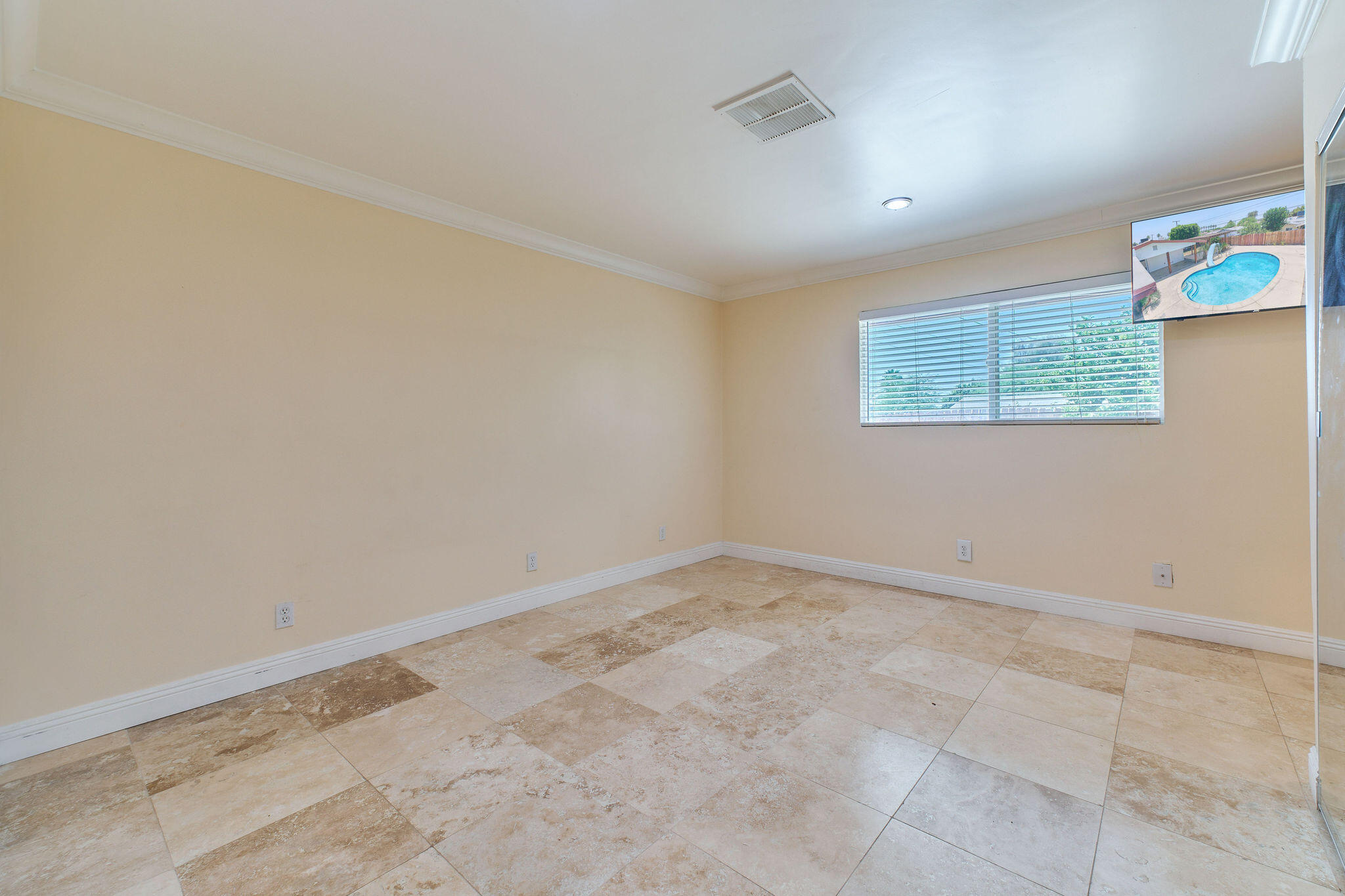 83175 Rue Paray Thermal, CA 92274 - Photo 33 of 44 an empty room with a workbench