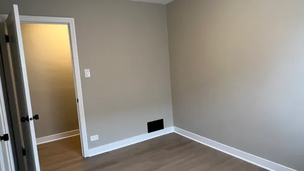 $2,100 | 4835 Hull Street, Unit 1E, Skokie, IL 60077