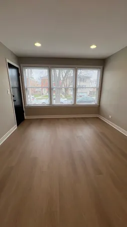 $2,100 | 4835 Hull Street, Unit 1E, Skokie, IL 60077