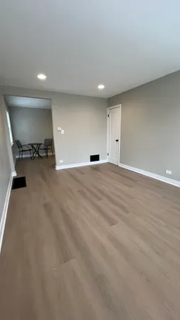 $2,100 | 4835 Hull Street, Unit 1E, Skokie, IL 60077