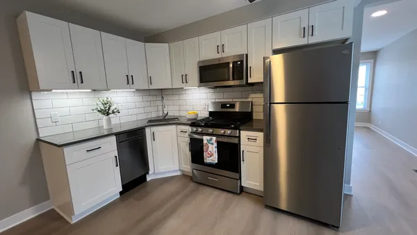 $2,100 | 4835 Hull Street, Unit 1E, Skokie, IL 60077