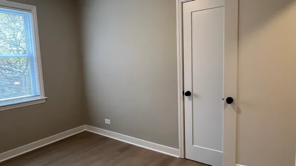 $2,100 | 4835 Hull Street, Unit 1E, Skokie, IL 60077