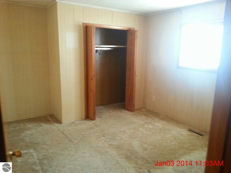2121 Howard City Edmore Road Six Lakes, MI 48886 - Photo 6 of 14 1779977-5.JPG
