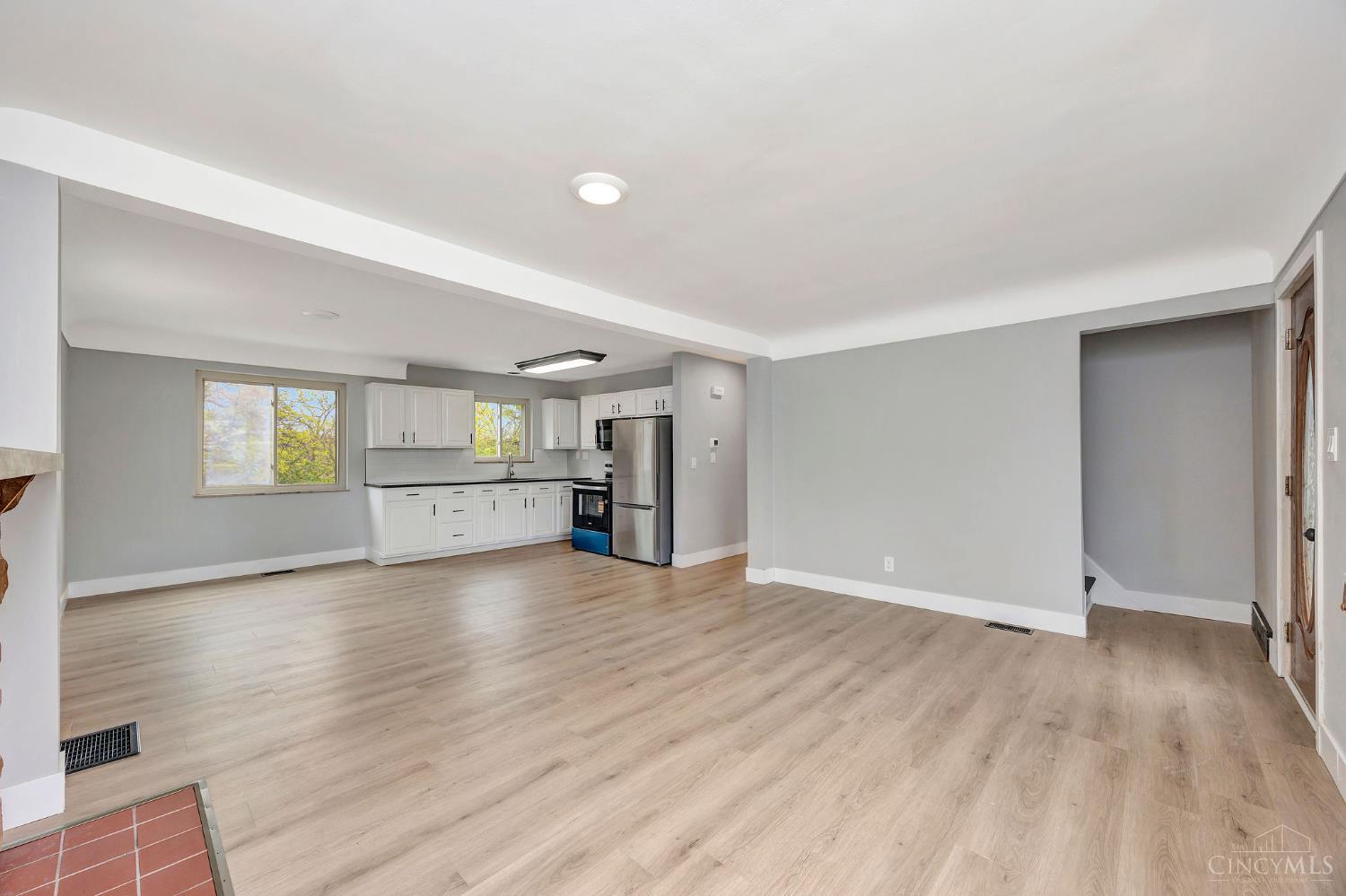 5306 Fox Road Cincinnati, OH 45239 - Photo 7 of 35