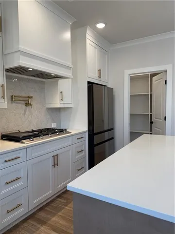 a bathroom with a toilet and a bath tub
