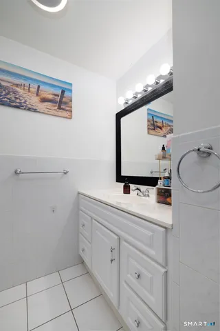 $2,000 | 410 Farmington Avenue, Unit O6, New Britain, CT 06053