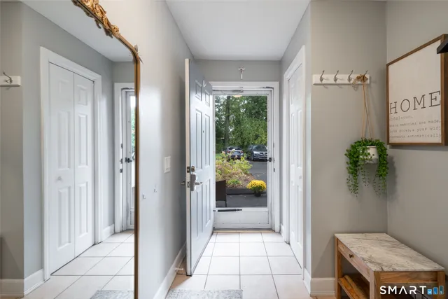 $2,000 | 410 Farmington Avenue, Unit O6, New Britain, CT 06053