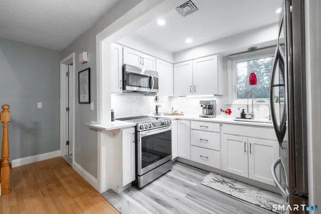 $2,000 | 410 Farmington Avenue, Unit O6, New Britain, CT 06053