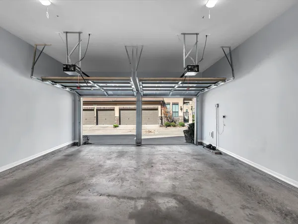 a view of empty room with a ceiling fan