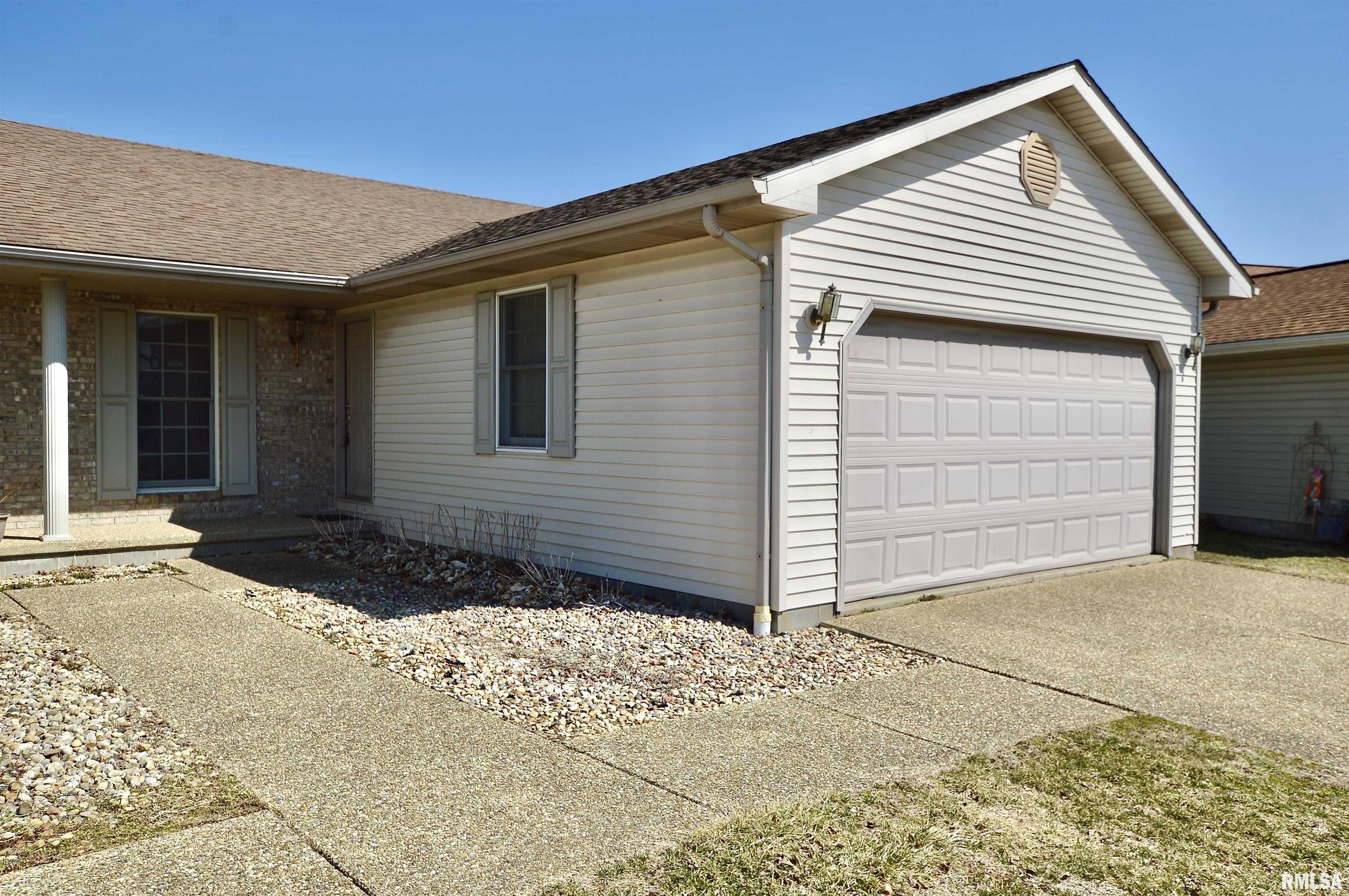 129 Genoa Drive Springfield, IL 62703 - Photo 2 of 21 Gallery Image 2