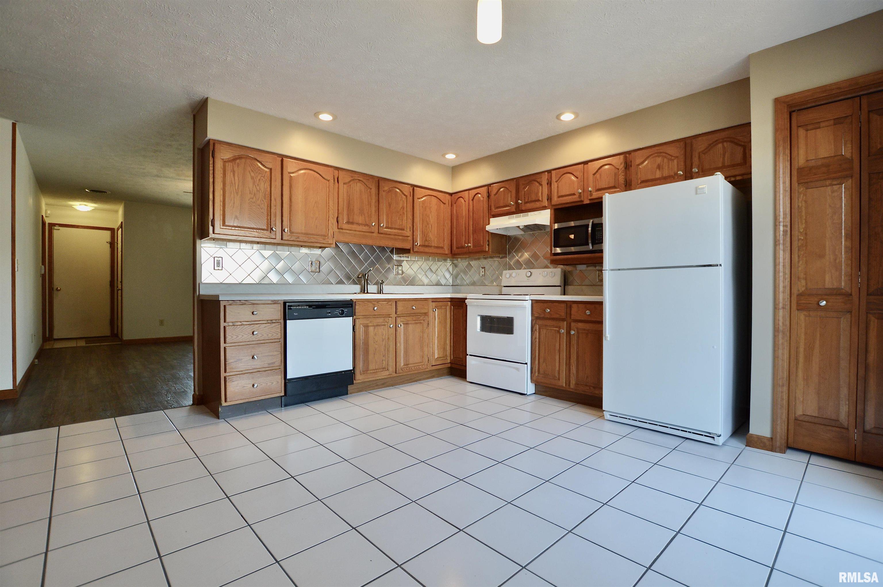 129 Genoa Drive Springfield, IL 62703 - Photo 8 of 21 Gallery Image 8