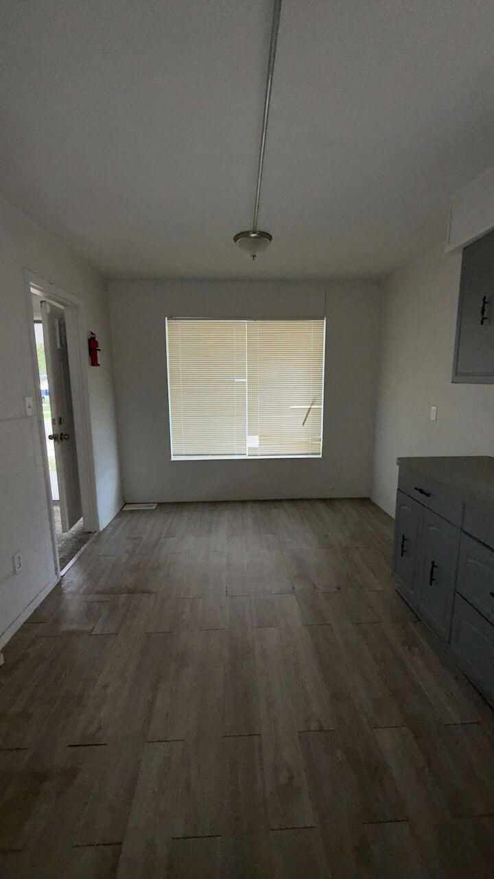 7269 Minock Street Detroit, MI 48228 - Photo 9 of 16 W5od6vwteLacdquFUCfQynurLneLuqp_h5J3kV3x