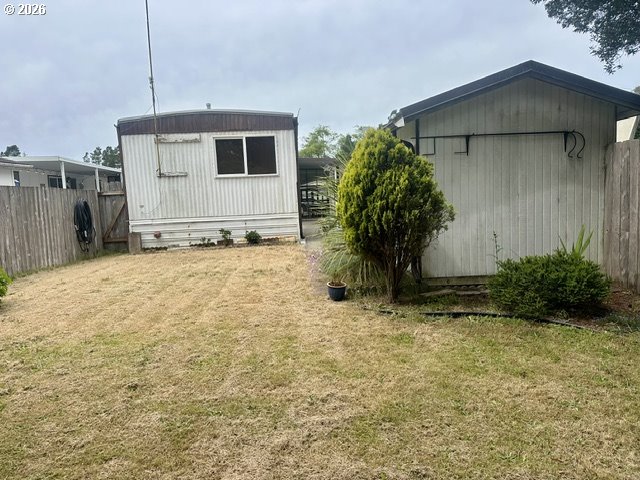 3760 Highway 101, Unit 18 Florence, OR 97439 - Photo 26 of 29 Yard