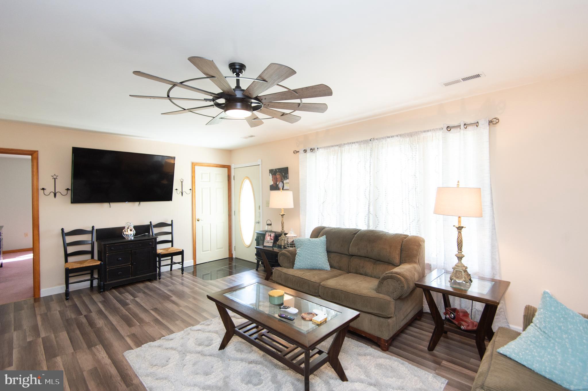 6422 Suicide Bridge Road Hurlock, MD 21643 - Photo 9 of 32 living room
