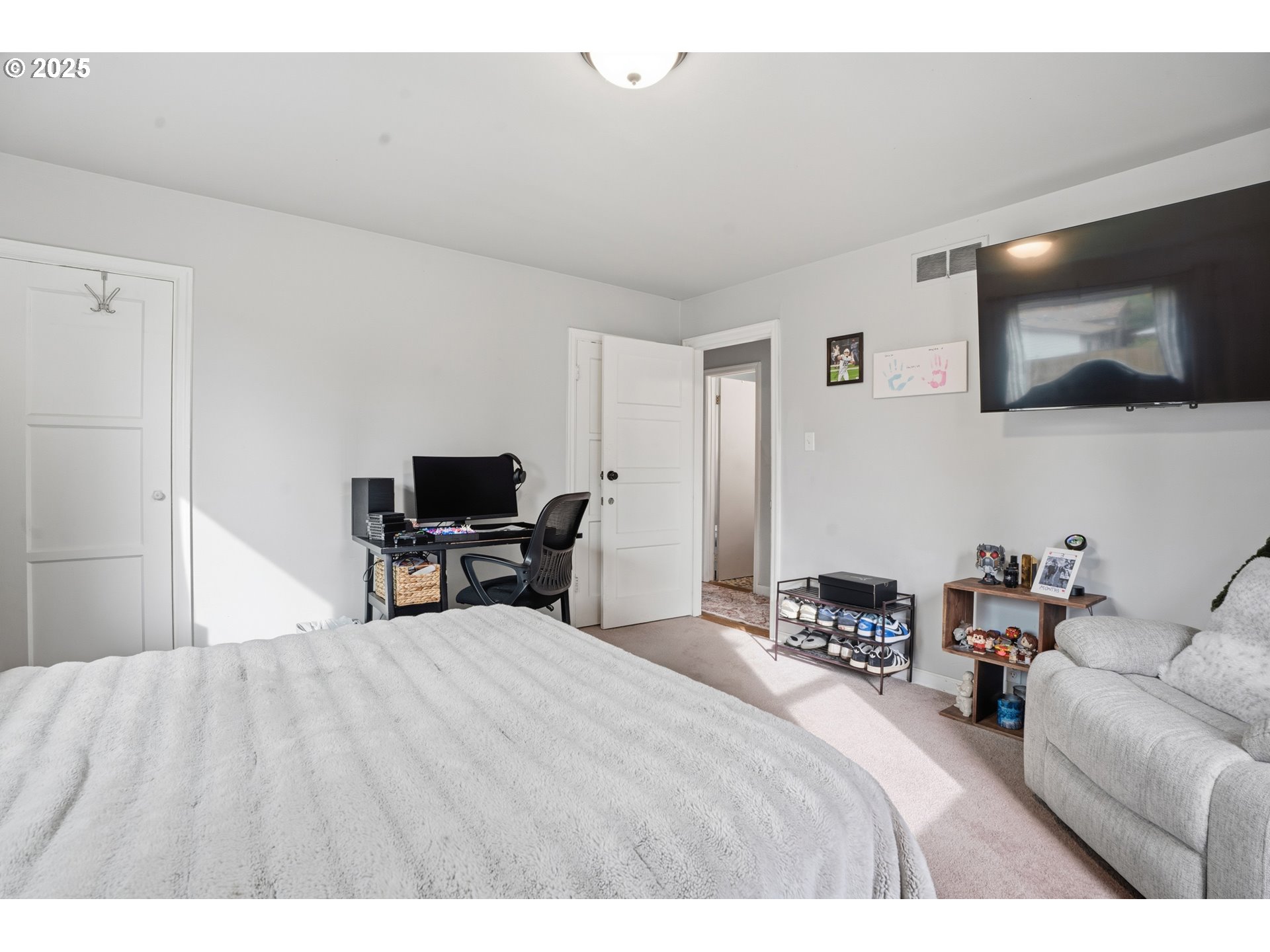 18085 Southwest Kinnaman Road Beaverton, OR 97078 - Photo 25 of 43 Bedroom