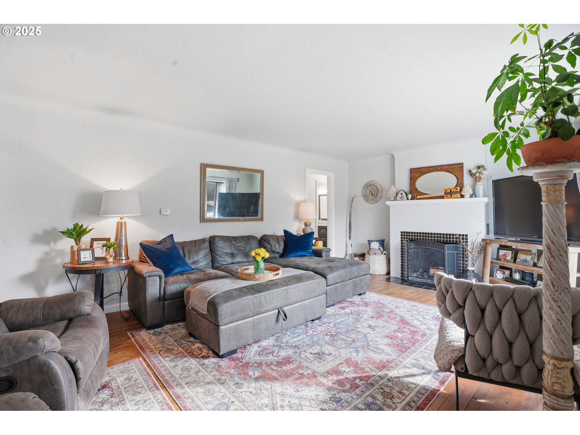 18085 Southwest Kinnaman Road Beaverton, OR 97078 - Photo 9 of 43 Living Room