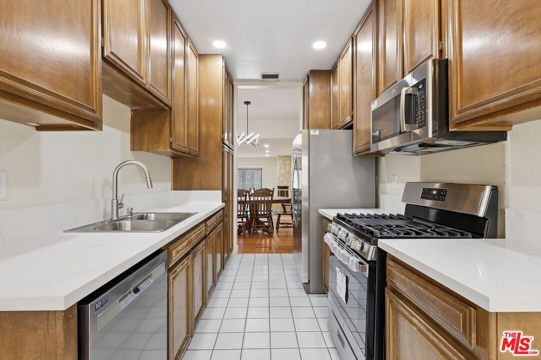 1271 Stoner Avenue, Unit 208 Los Angeles, CA 90025 - Photo 2 of 20