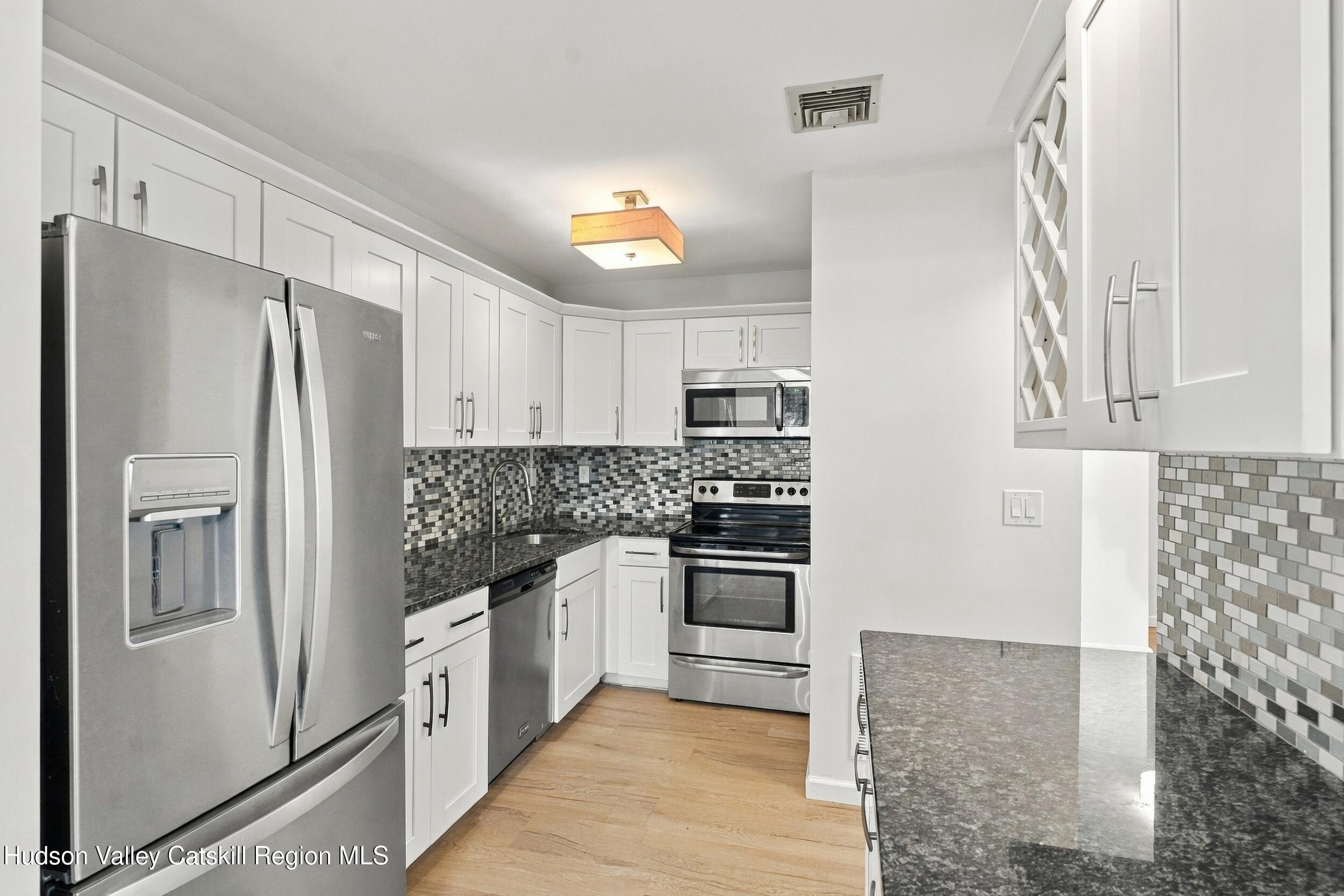 216 W Road, Unit 61 Pleasant Valley, NY 12569 - Photo 14 of 30 20_dsc05996