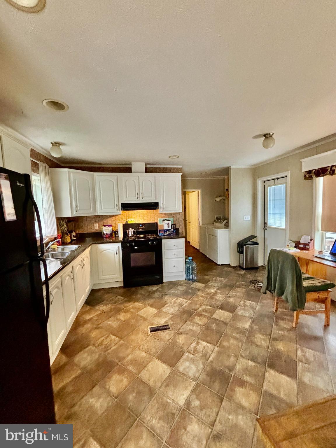8 Penn Valley Village Lititz, PA 17543 - Photo 2 of 13 Kitchen