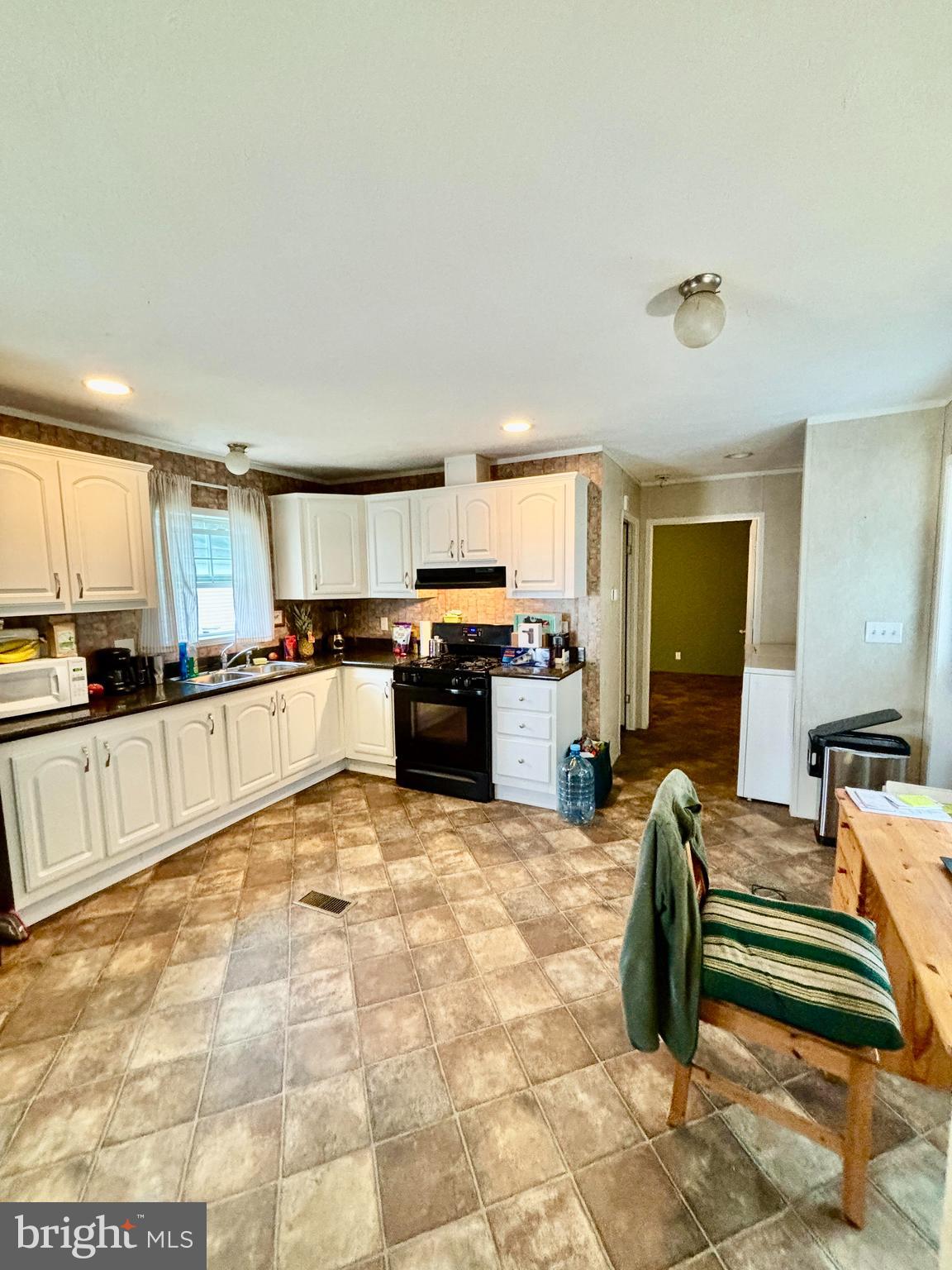 8 Penn Valley Village Lititz, PA 17543 - Photo 3 of 13 Kitchen 2