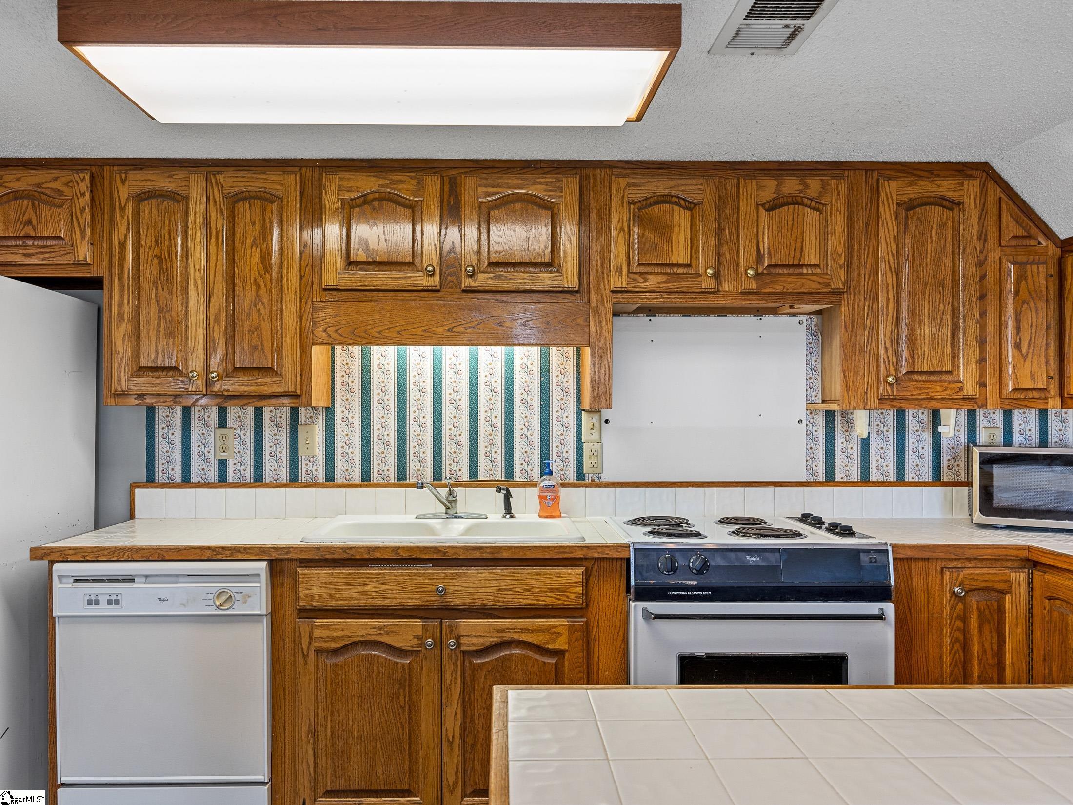 693 Sugar Ridge Road Inman, SC 29349 - Photo 9 of 28