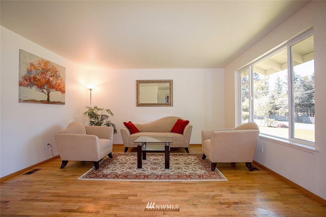 312 Union Avenue Southeast Renton, WA 98059 - Photo 3 of 16