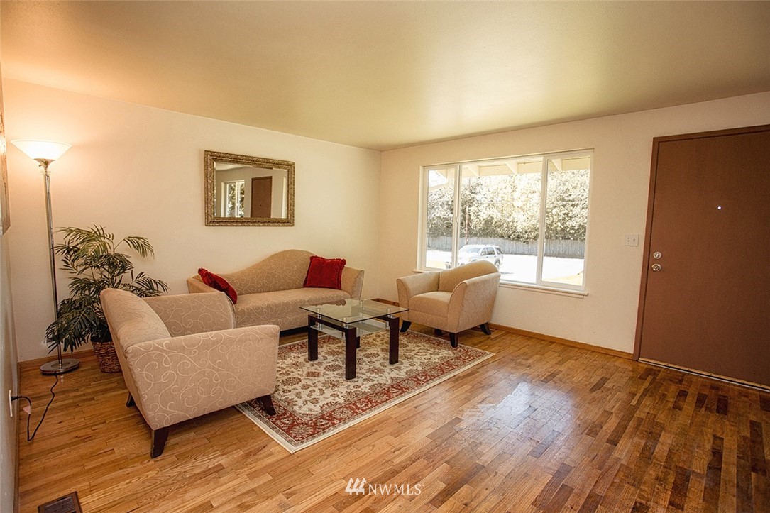 312 Union Avenue Southeast Renton, WA 98059 - Photo 4 of 16