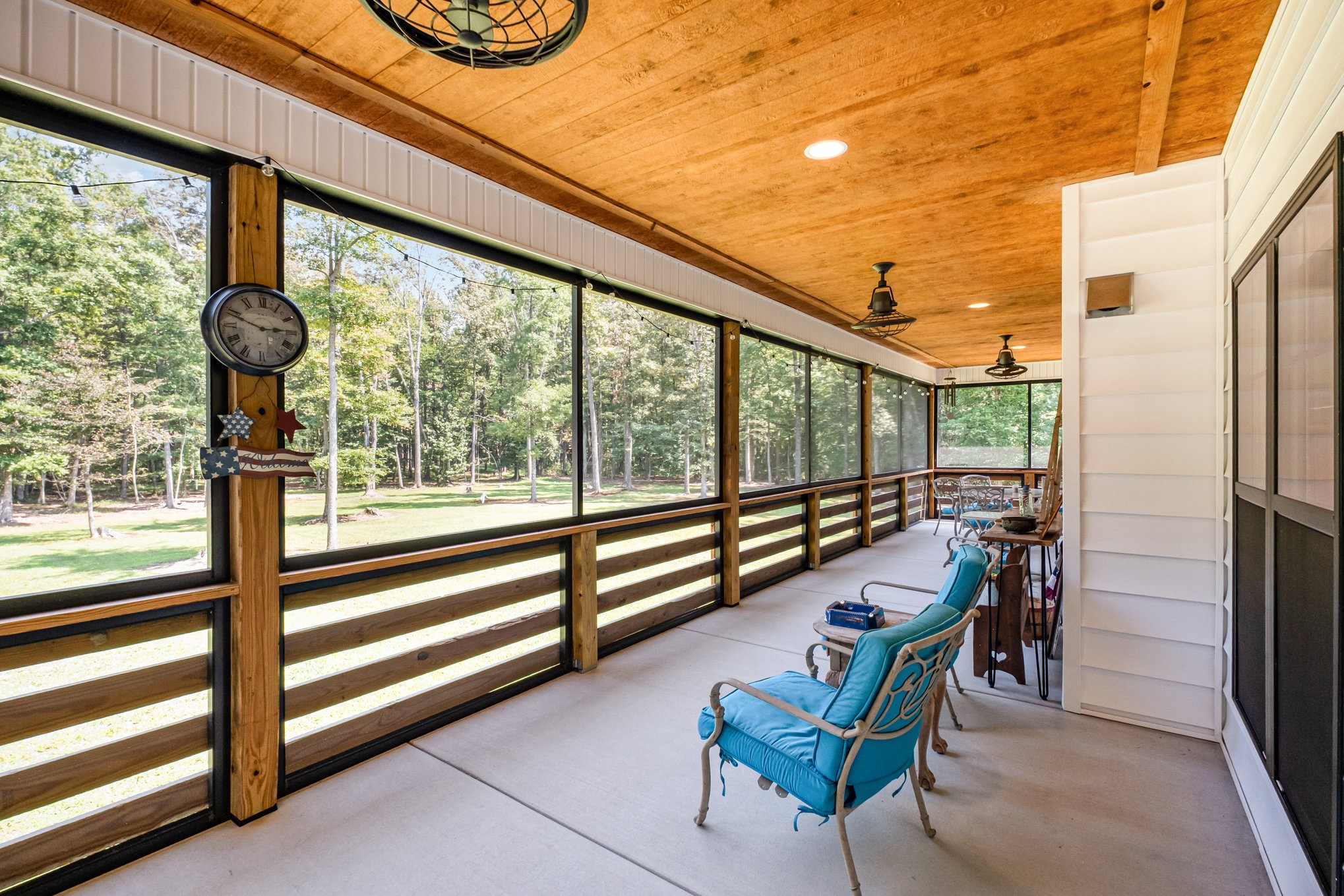 8129 Hollow Springs Road Bradyville, TN 37026 - Photo 16 of 42 a view of a two chairs in the balcony