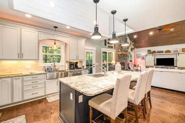 $839,900 | 8129 Hollow Springs Road, Bradyville, TN 37026