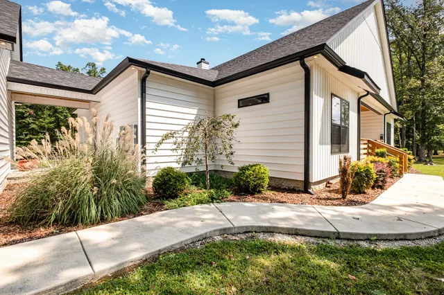 $839,900 | 8129 Hollow Springs Road, Bradyville, TN 37026