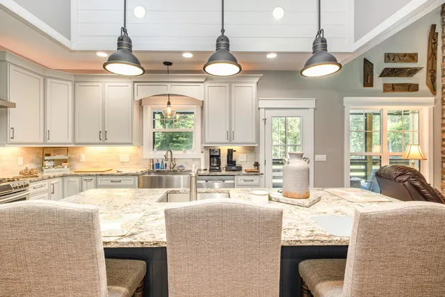 $839,900 | 8129 Hollow Springs Road, Bradyville, TN 37026