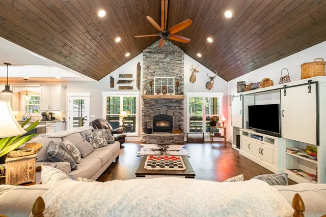 $839,900 | 8129 Hollow Springs Road, Bradyville, TN 37026