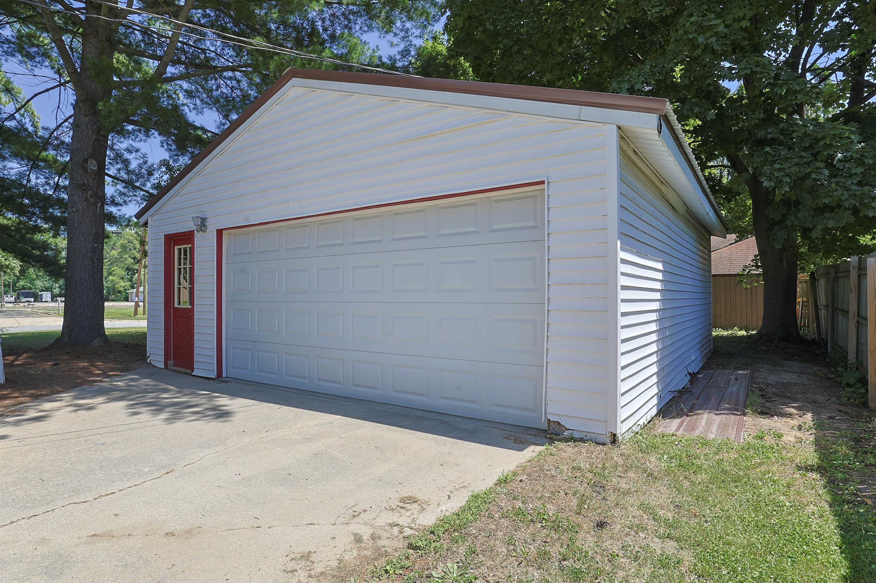 1002 East Sugnet Road Midland, MI 48642 - Photo 21 of 28