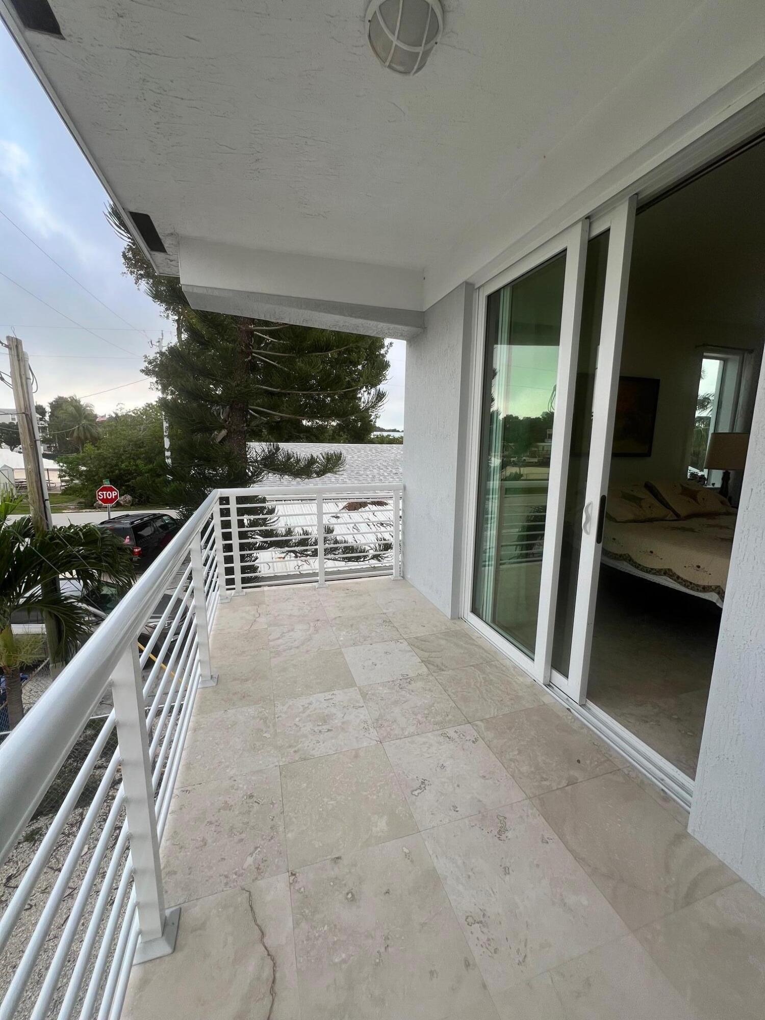 4 Pelican Road Key Largo, FL 33037 - Photo 15 of 15 a view of balcony and deck
