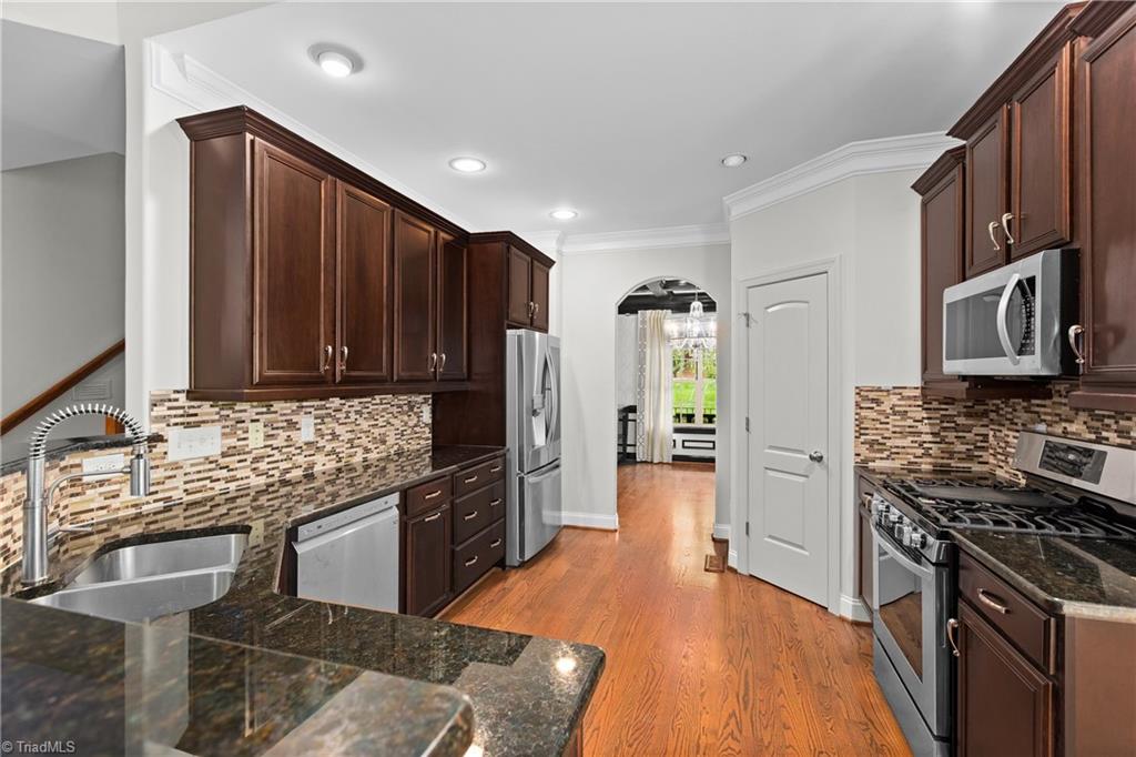 5041 Bennington Way High Point, NC 27262 - Photo 6 of 50