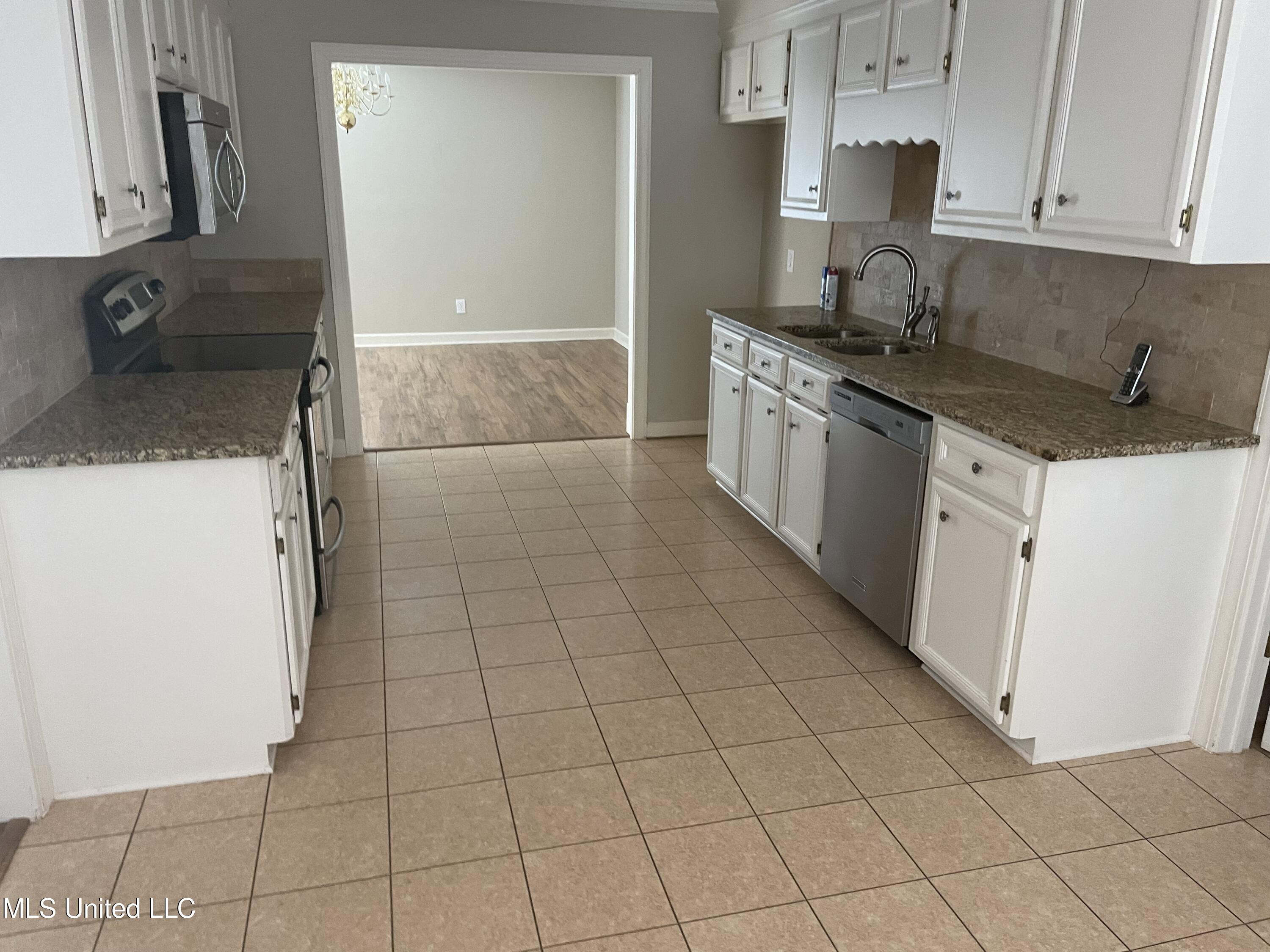 329 Arlington Circle Ridgeland, MS 39157 - Photo 5 of 24 IMG_1666