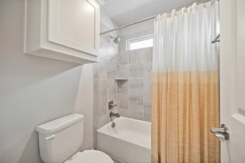 a bathroom with a toilet and a bathtub