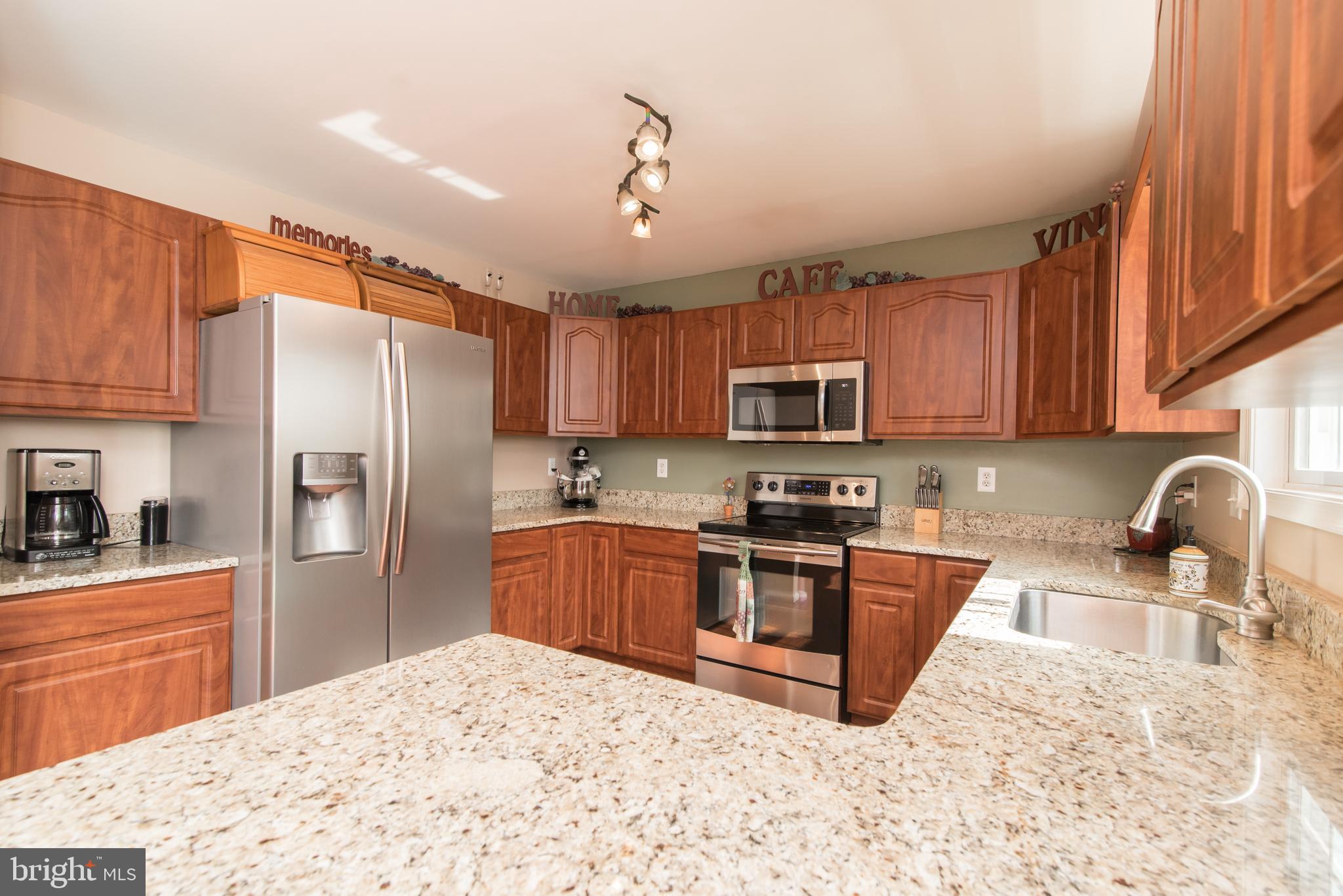 24 Jack Rabbit Lane Ranson, WV 25438 - Photo 16 of 48 Granite, stainless appliances and laminate floors!