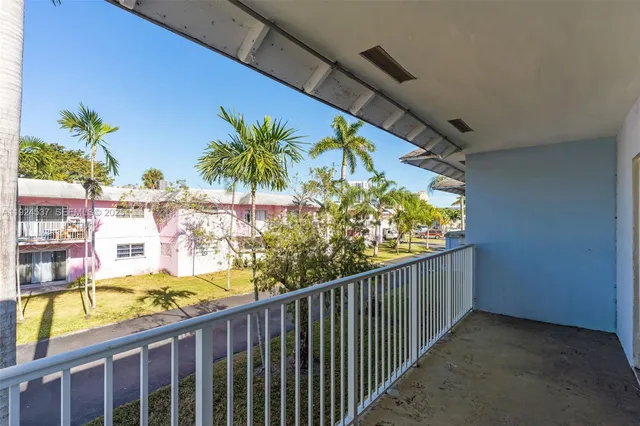 $1,750 | 7550 Southwest 82nd Street, Unit F201, Miami, FL 33143