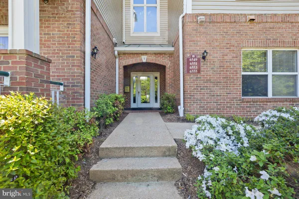 $493,000 | 6551 Grange Lane, Unit 202, Alexandria, VA 22315