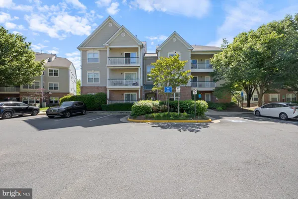 $493,000 | 6551 Grange Lane, Unit 202, Alexandria, VA 22315