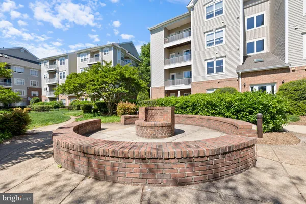 $493,000 | 6551 Grange Lane, Unit 202, Alexandria, VA 22315
