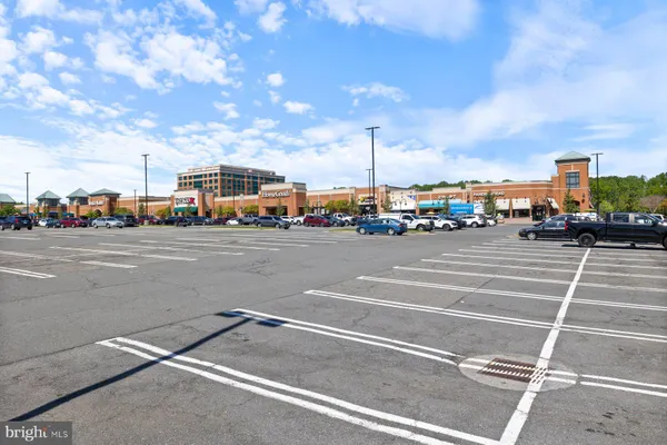 $493,000 | 6551 Grange Lane, Unit 202, Alexandria, VA 22315