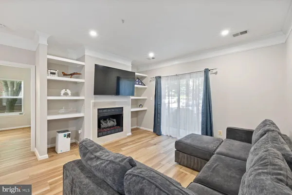 $493,000 | 6551 Grange Lane, Unit 202, Alexandria, VA 22315