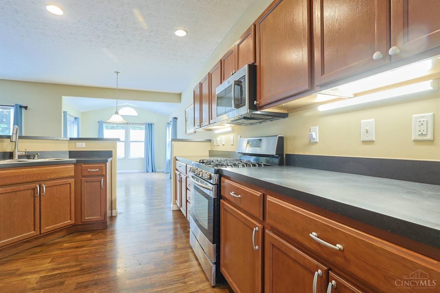 7307 Hunters Ridge Lane Cincinnati, OH 45247 - Photo 12 of 69