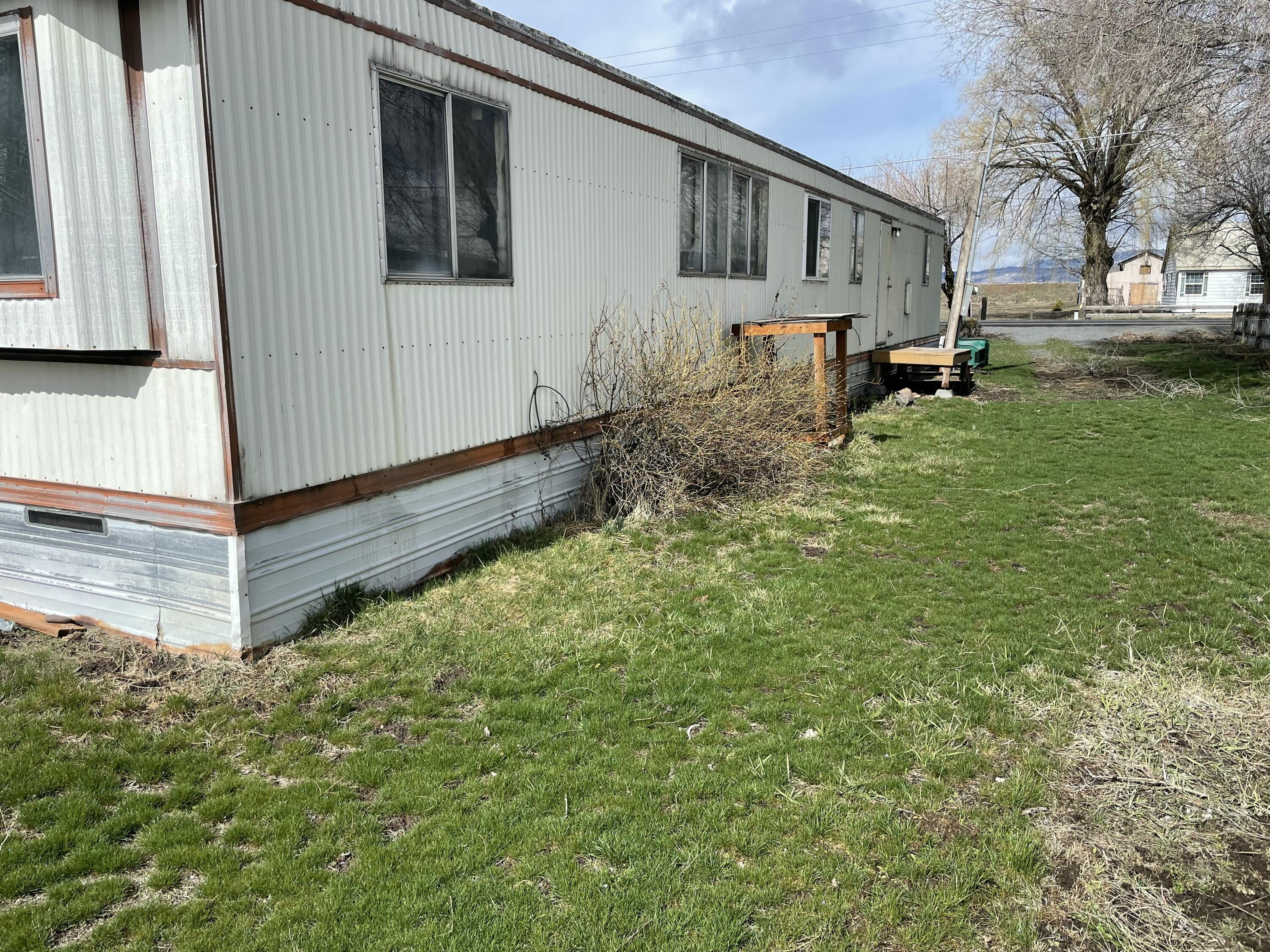 1220 Joe Wright Road Klamath Falls, OR 97603 - Photo 11 of 15 IMG_5217