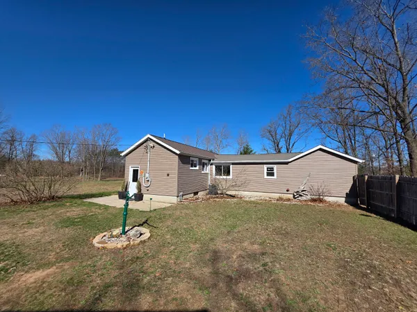 $265,000 | 1471 East Beechwood Lane, White Cloud, MI 49349