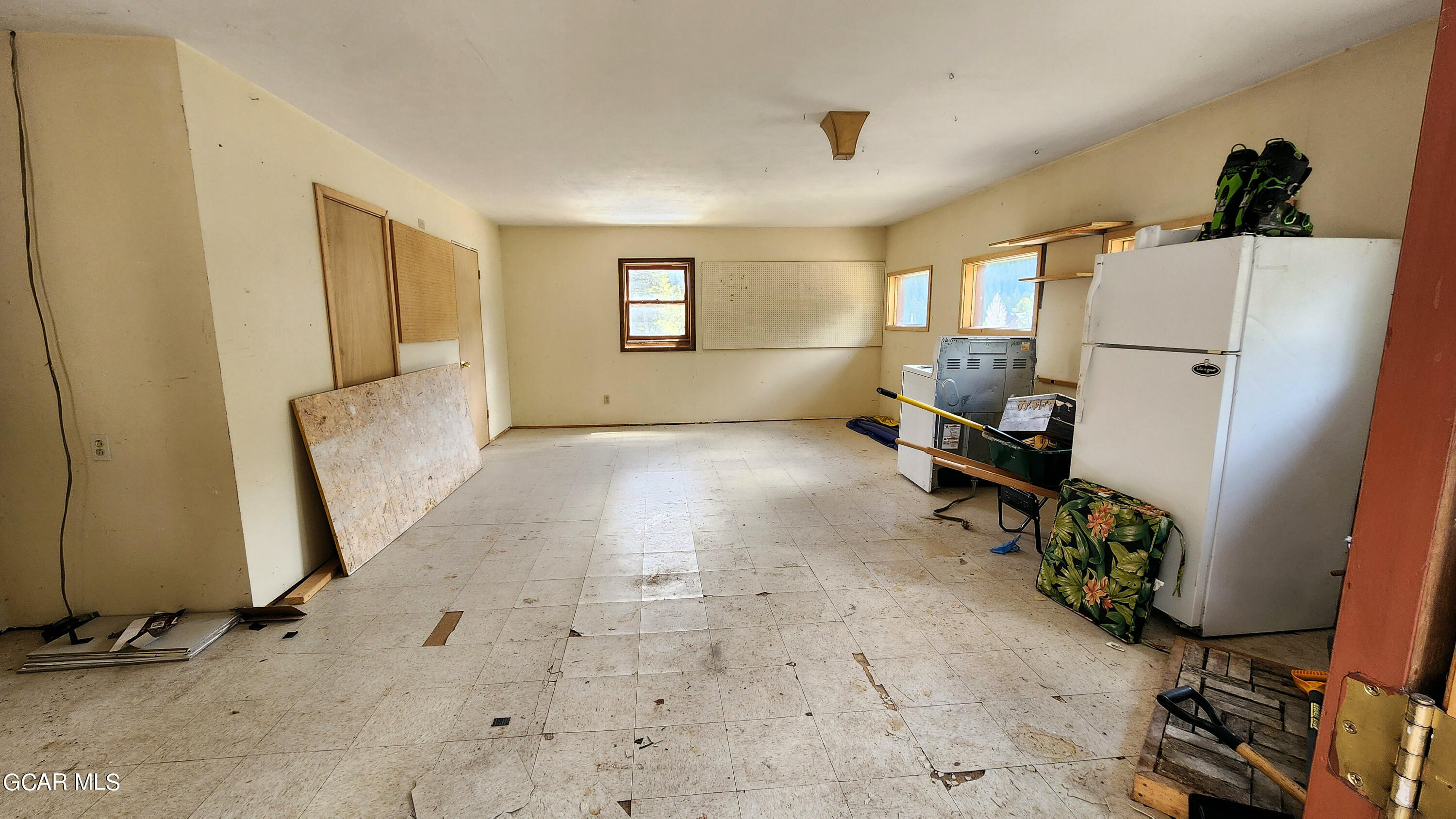 573 97 Circle Breckenridge, CO 80424 - Photo 36 of 40 a view of a room with gym equipment and a window