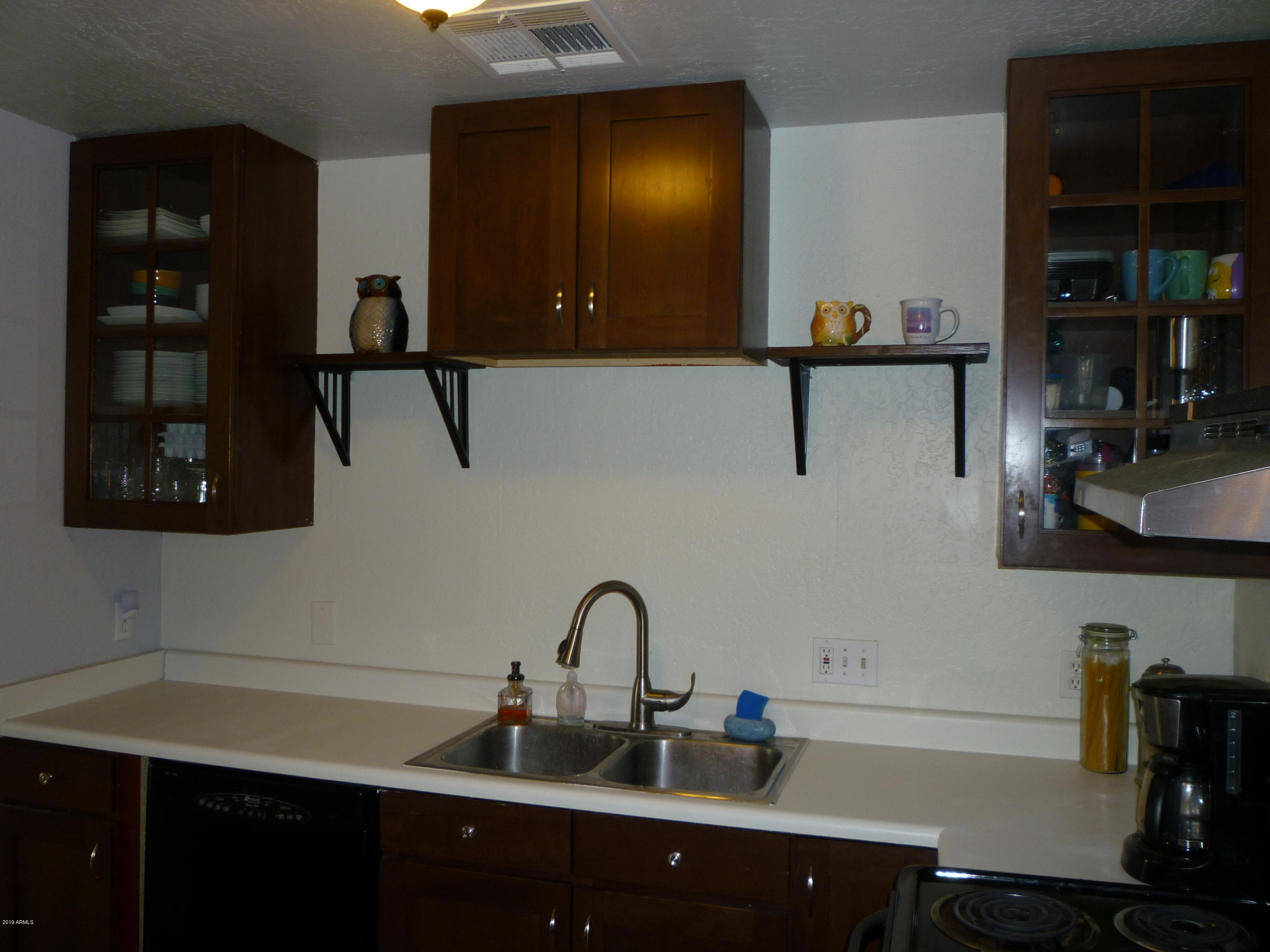 3054 West Cactus Road Phoenix, AZ 85029 - Photo 13 of 31 KITCHEN